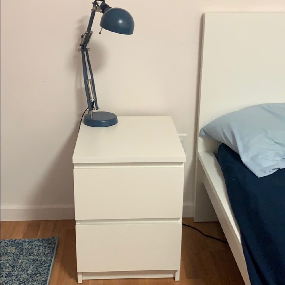 White night stand Dark blue lamp